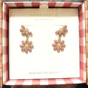 Bomb Party Market Fresh “He Loves Me, He Loves Me Not” Pink Daises